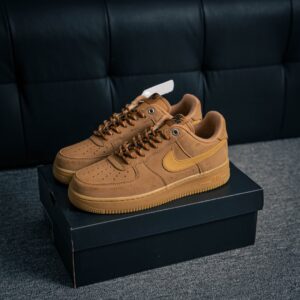 Air Force 1 sneaker with built-in air cushion and original materials
