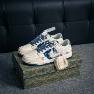 Nike Dunk shoes with various sizes