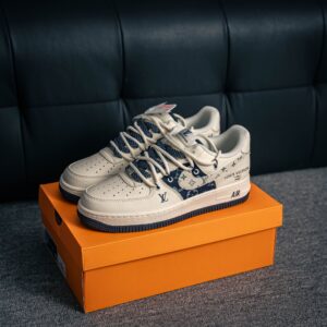 Air Force 1 sneaker with built-in air cushion and original materials